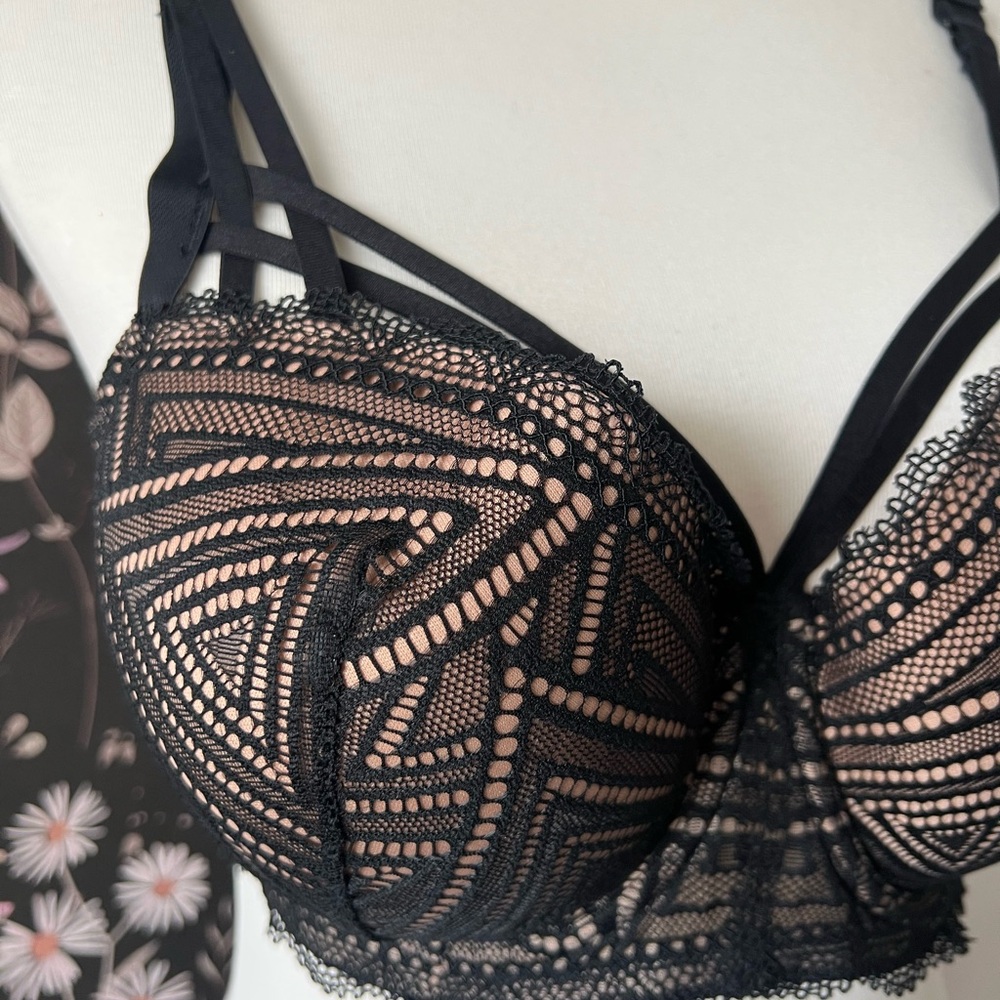 Black Lace Lingerie Set - image 3